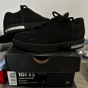 Jordan TE 2 low tops. Worn one time.